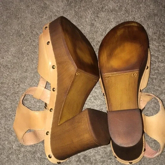 Musse & Cloud Tan Leather Wooden Heel Platforms - Picture 8 of 8